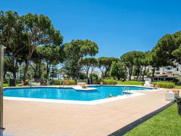 Apartamento De 2 Dormitorios En Playas Del Duque Marbella Esterno foto