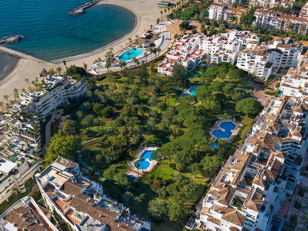 Apartamento De 2 Dormitorios En Playas Del Duque Marbella Esterno foto