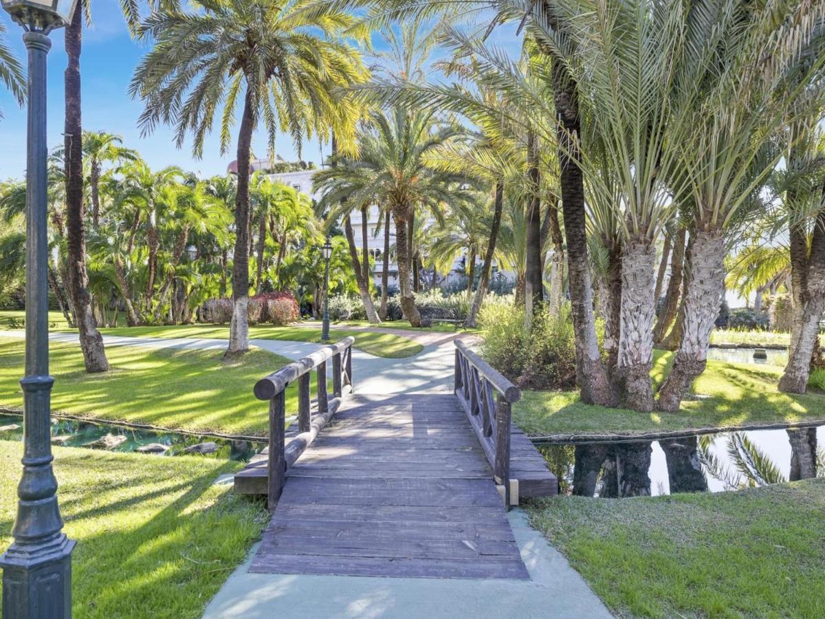 Apartamento De 2 Dormitorios En Playas Del Duque Marbella Esterno foto